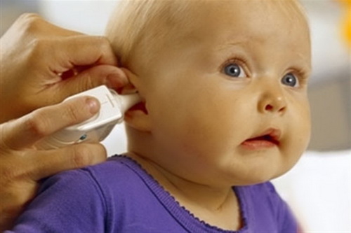 Воспаление уха у ребёнка: причины, симптомы, лечение