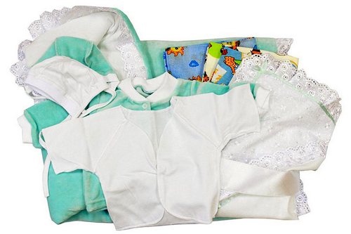 Одежда для новорождённых на выписку из роддома: список необходимых вещей