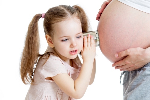 Почему ребенок икает в утробе матери: возможные причины и рекомендации
